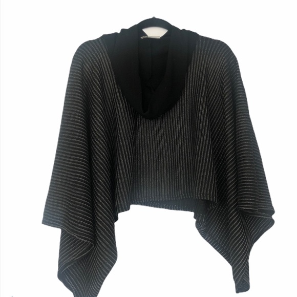 ZARA TRAFALUC HOODED PONCHO - Picture 4 of 5